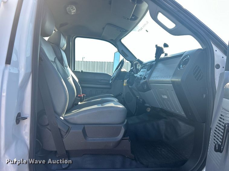 image for item KH9624 2013  Ford F650 Super Duty  box truck