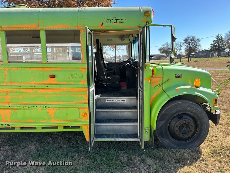 image for item KT9130 1998 International 3800  school bus