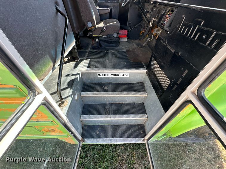 image for item KT9130 1998 International 3800  school bus