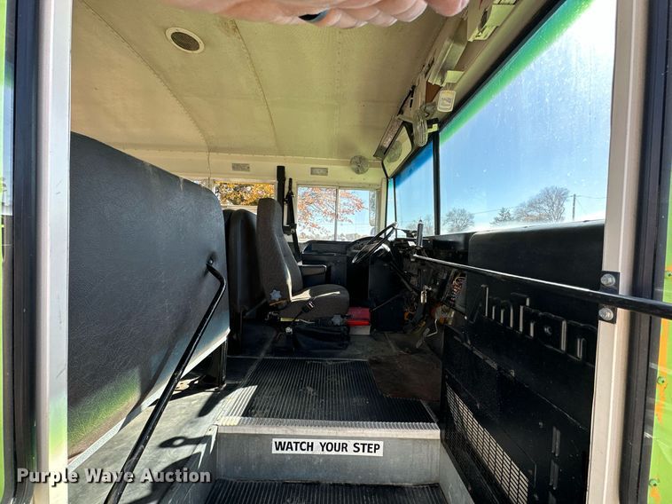 image for item KT9130 1998 International 3800  school bus