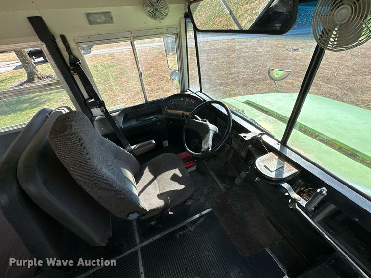 image for item KT9130 1998 International 3800  school bus