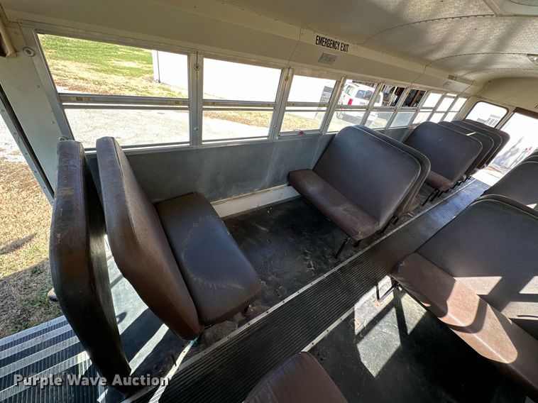 image for item KT9130 1998 International 3800  school bus