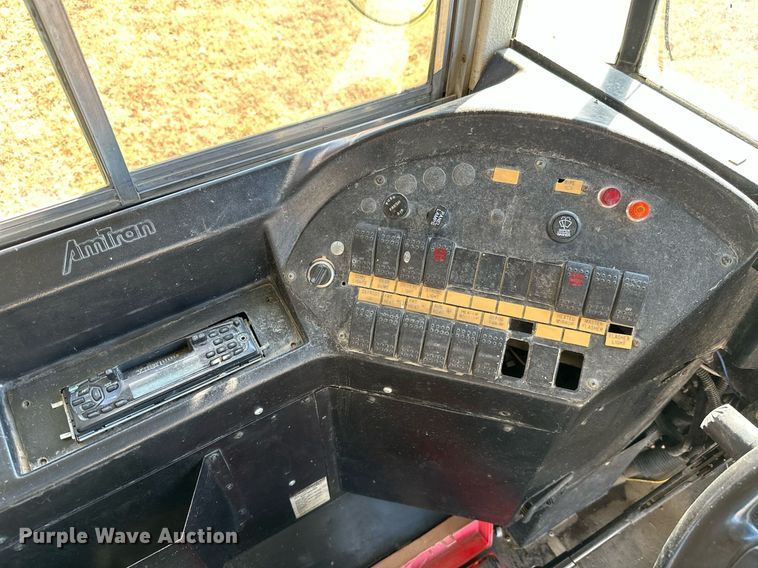 image for item KT9130 1998 International 3800  school bus