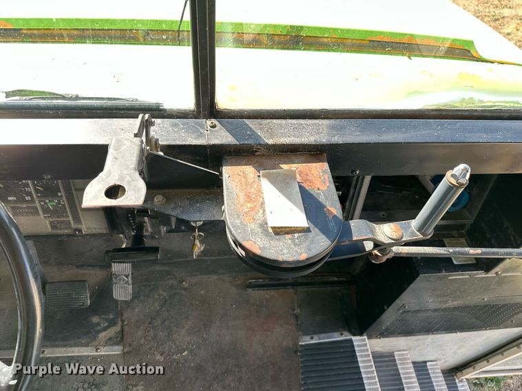 image for item KT9130 1998 International 3800  school bus