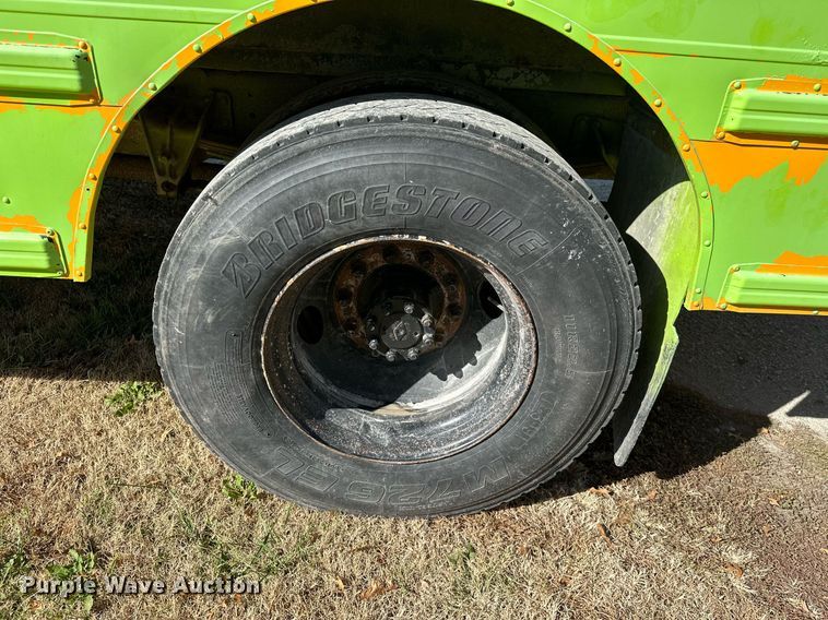 image for item KT9130 1998 International 3800  school bus