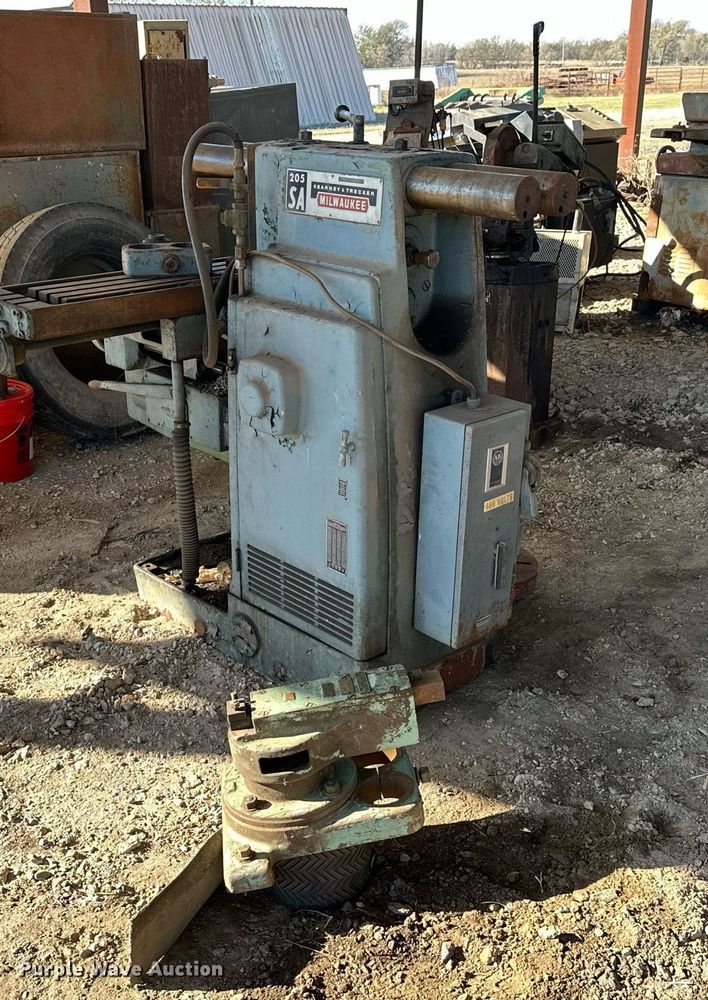 image for item KT9200 Milwaukee 250 SA  horizontal milling machine