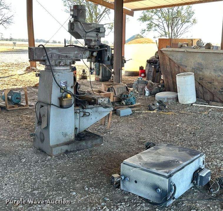 image for item KT9201 1988 Supermax YCM-16VS  vertical milling machine