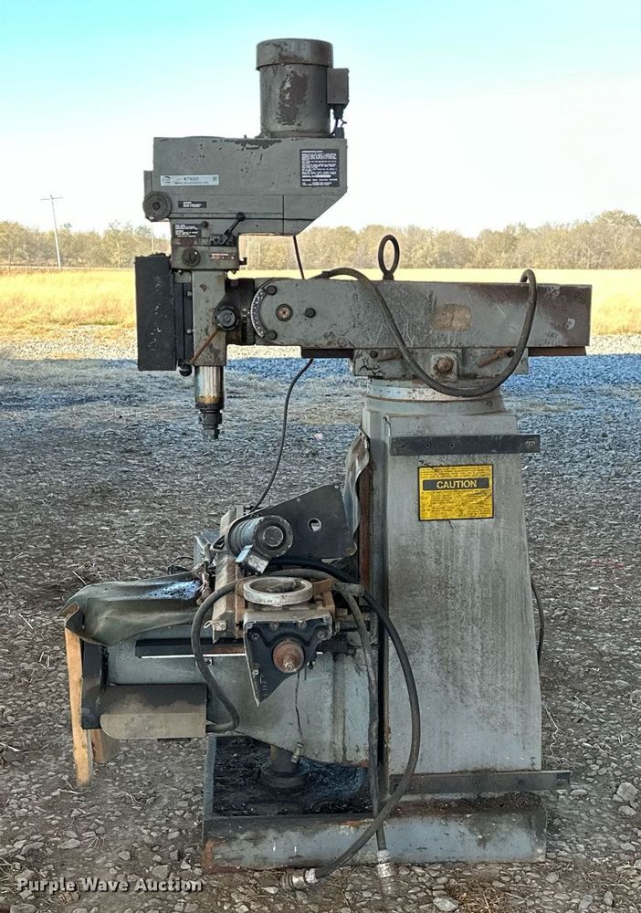 image for item KT9201 1988 Supermax YCM-16VS  vertical milling machine