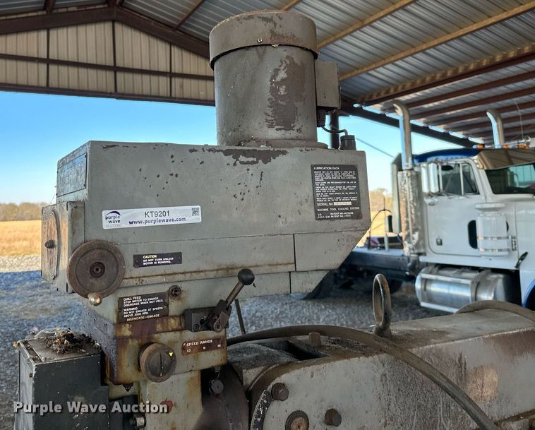 image for item KT9201 1988 Supermax YCM-16VS  vertical milling machine