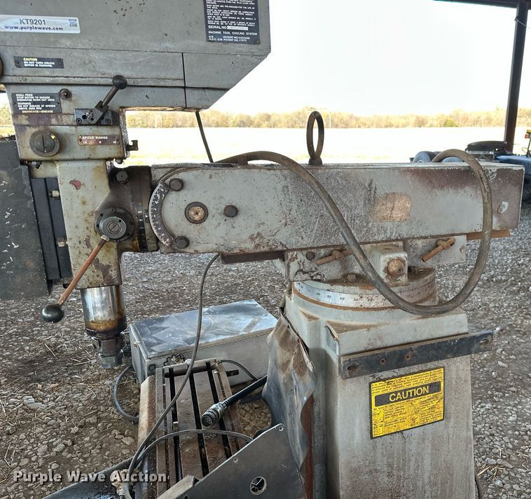 image for item KT9201 1988 Supermax YCM-16VS  vertical milling machine