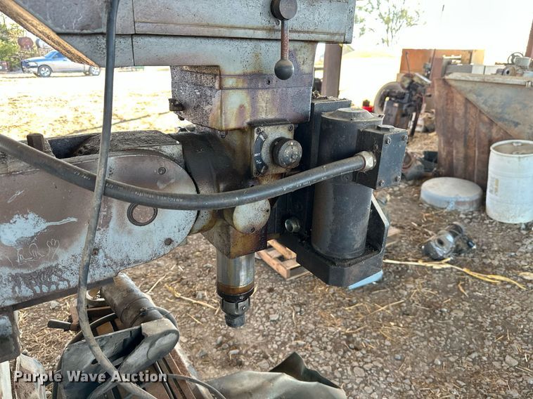 image for item KT9201 1988 Supermax YCM-16VS  vertical milling machine