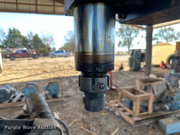 image for item KT9201 1988 Supermax YCM-16VS  vertical milling machine