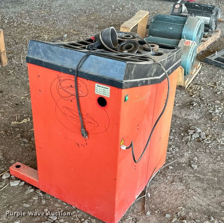 image for item KT9202 2000  WB-160 wheel balancer