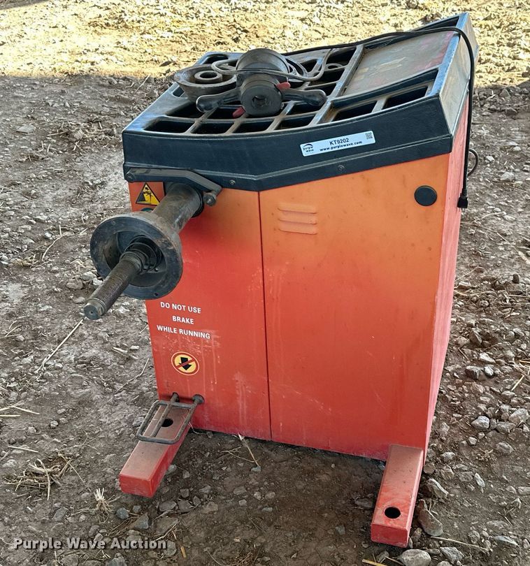 image for item KT9202 2000  WB-160 wheel balancer