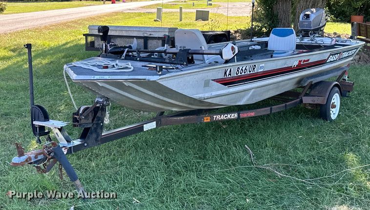 image for item KT9223 1990 Bass Tracker PF16 Special  boat