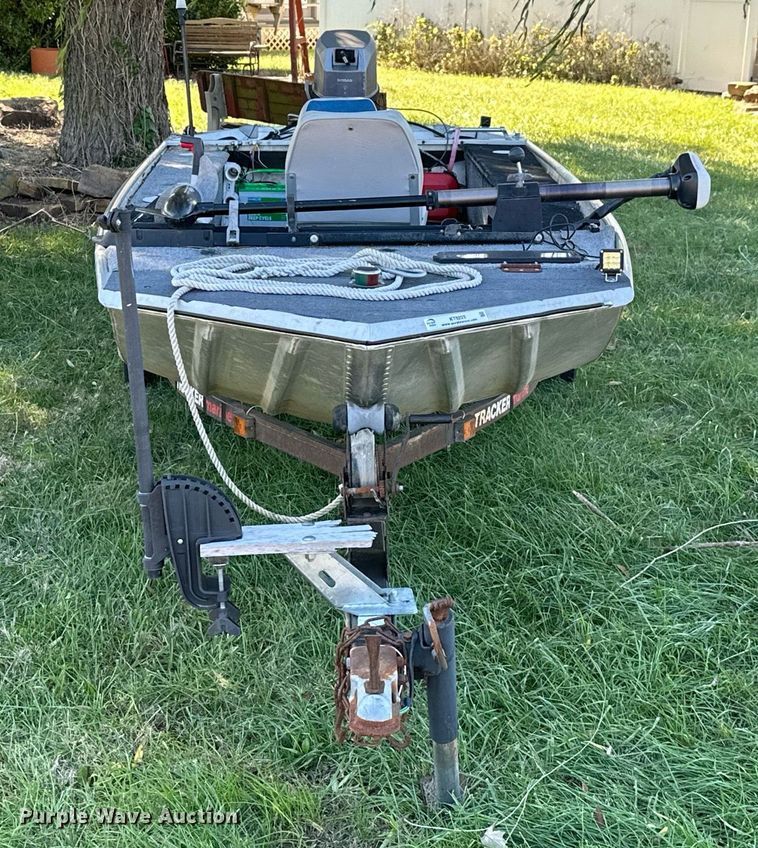 image for item KT9223 1990 Bass Tracker PF16 Special  boat