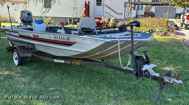 image for item KT9223 1990 Bass Tracker PF16 Special  boat