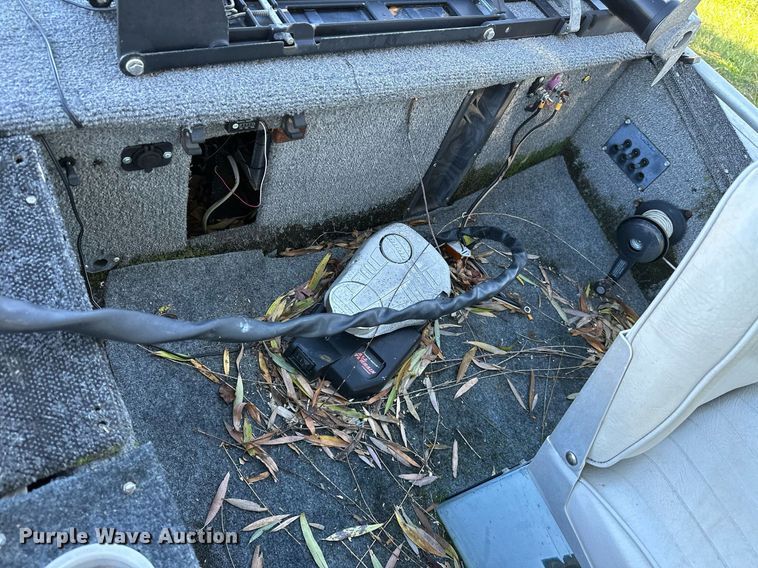 image for item KT9223 1990 Bass Tracker PF16 Special  boat