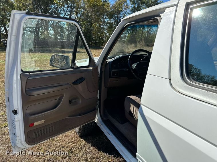 image for item KT9224 1993 Ford Bronco  SUV