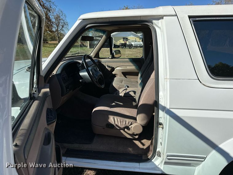 image for item KT9224 1993 Ford Bronco  SUV