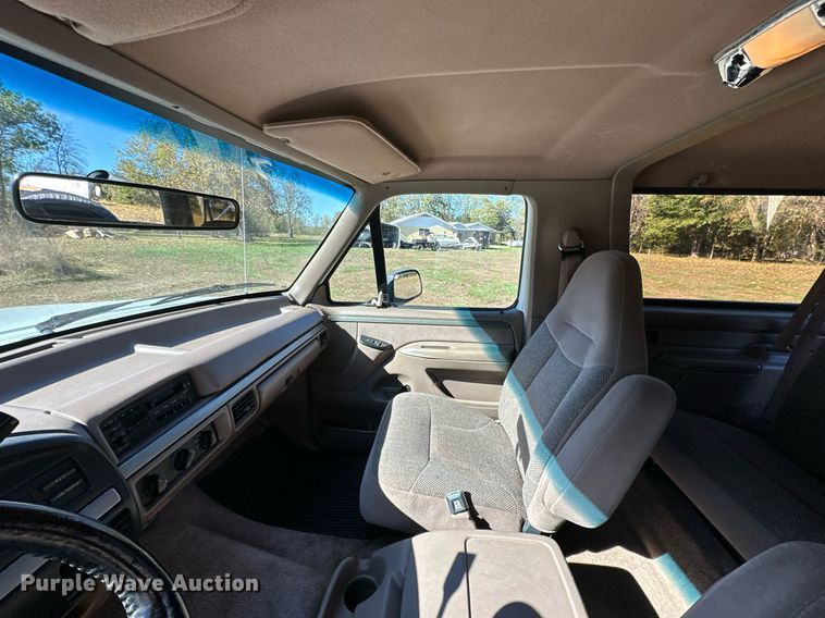 image for item KT9224 1993 Ford Bronco  SUV