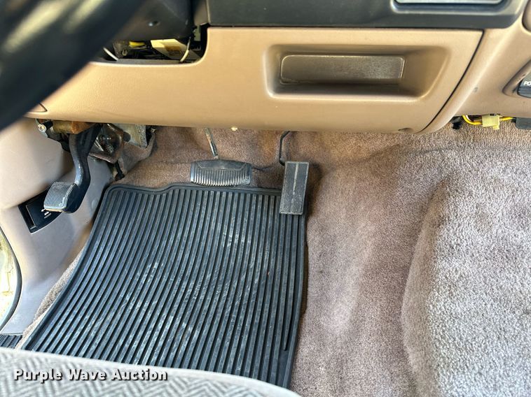 image for item KT9224 1993 Ford Bronco  SUV