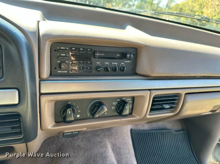 image for item KT9224 1993 Ford Bronco  SUV