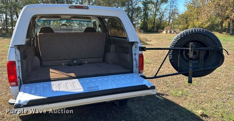 image for item KT9224 1993 Ford Bronco  SUV