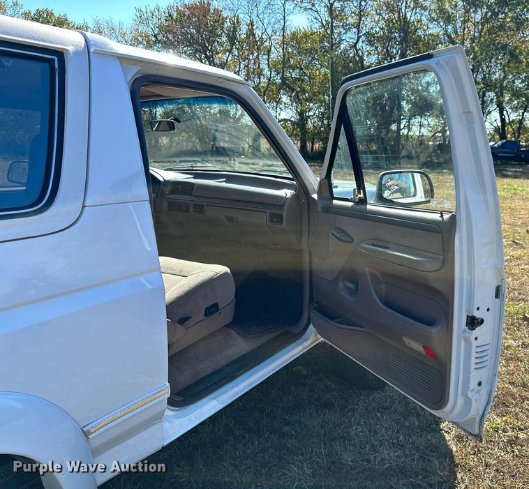 image for item KT9224 1993 Ford Bronco  SUV