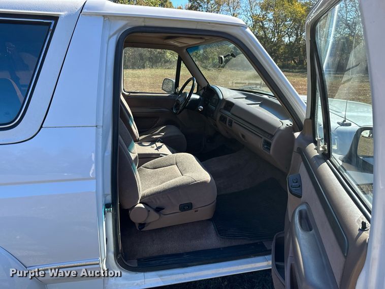 image for item KT9224 1993 Ford Bronco  SUV