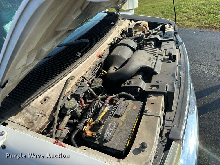 image for item KT9347 2006 Ford E450 Super Duty  shuttle bus