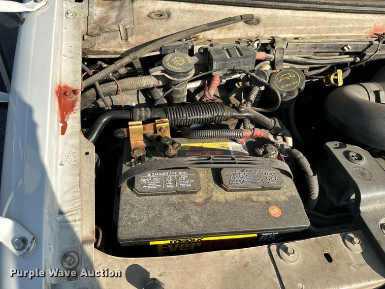 image for item KT9347 2006 Ford E450 Super Duty  shuttle bus