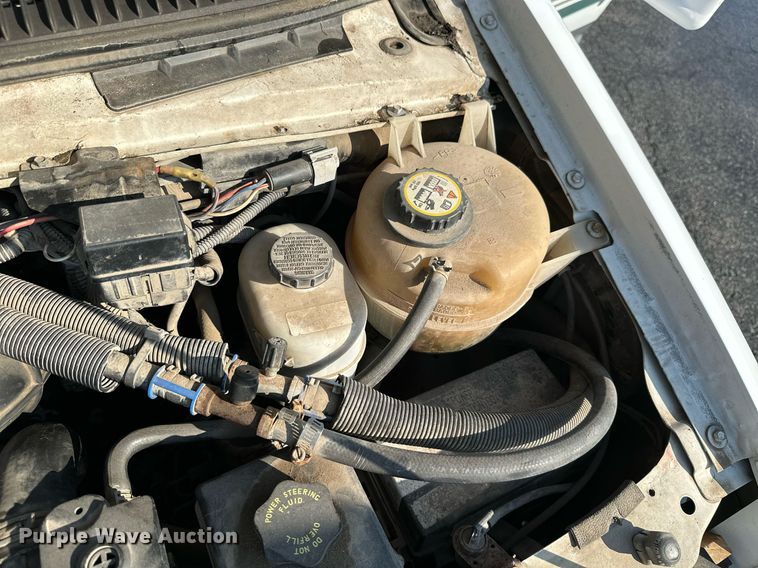 image for item KT9347 2006 Ford E450 Super Duty  shuttle bus