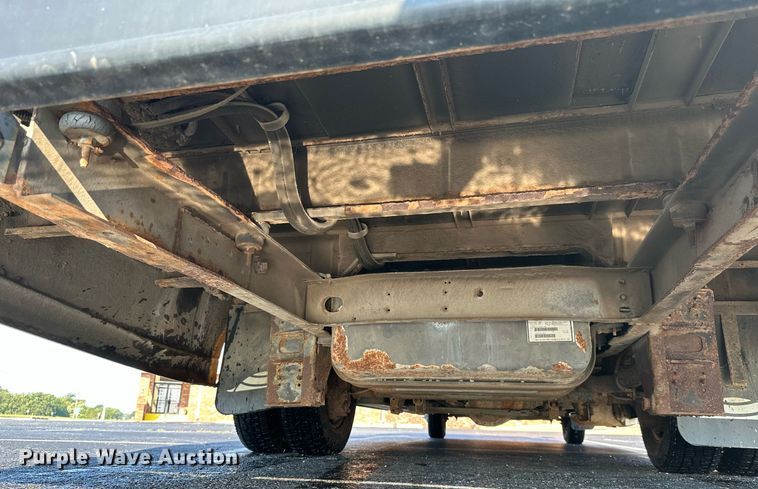 image for item KT9347 2006 Ford E450 Super Duty  shuttle bus