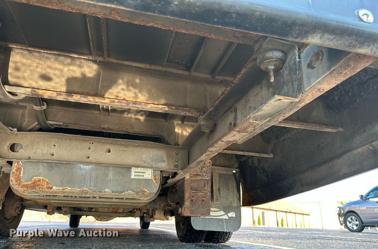 image for item KT9347 2006 Ford E450 Super Duty  shuttle bus