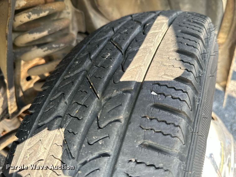 image for item KT9347 2006 Ford E450 Super Duty  shuttle bus