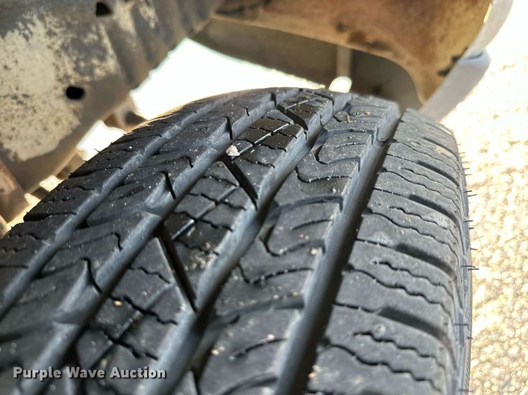 image for item KT9347 2006 Ford E450 Super Duty  shuttle bus