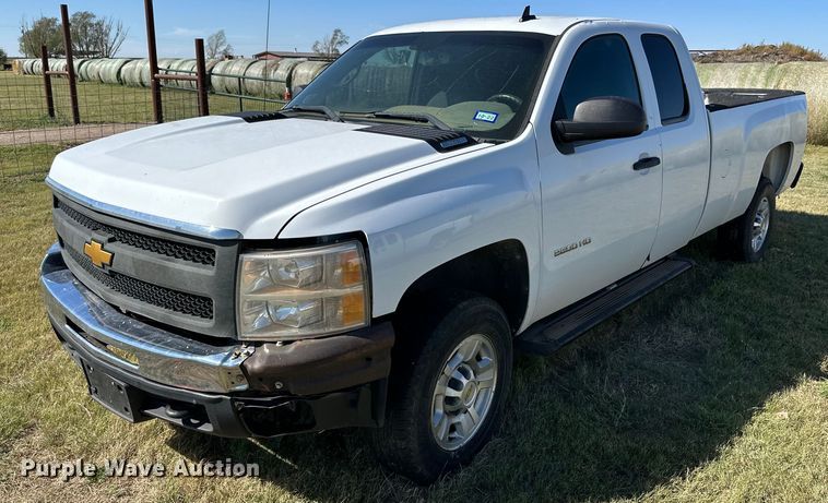 image for item KX9735 2010 Chevrolet Silverado 2500HD  Ext. Cab pickup truck