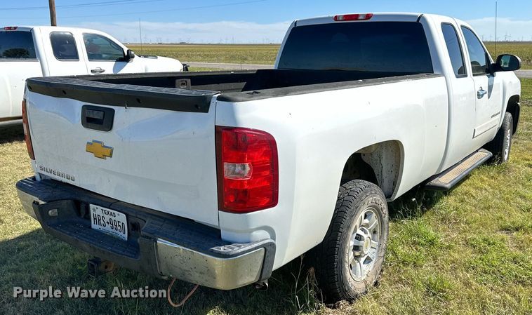image for item KX9735 2010 Chevrolet Silverado 2500HD  Ext. Cab pickup truck