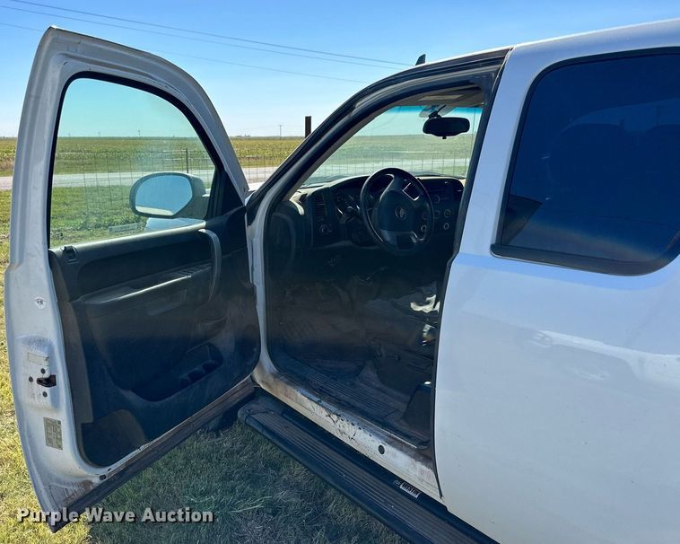 image for item KX9735 2010 Chevrolet Silverado 2500HD  Ext. Cab pickup truck