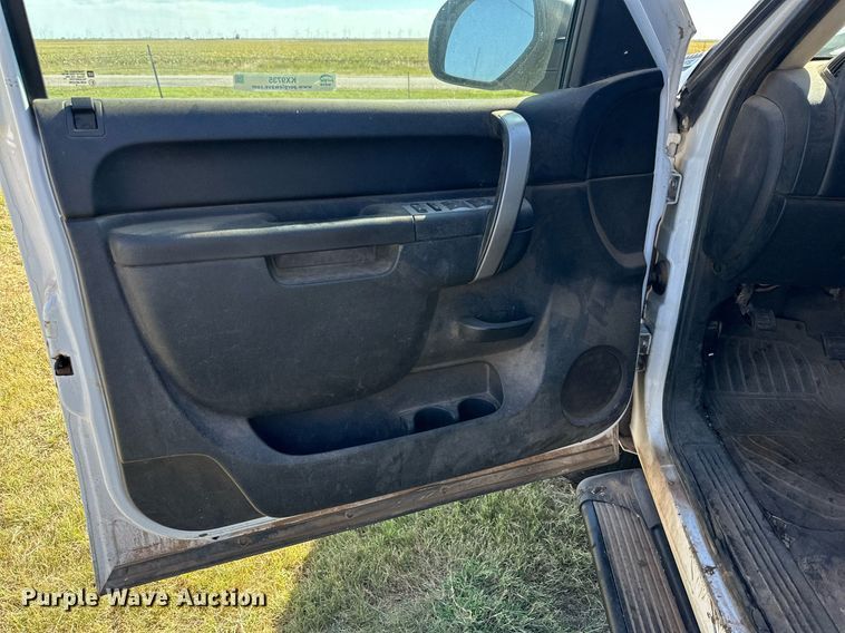 image for item KX9735 2010 Chevrolet Silverado 2500HD  Ext. Cab pickup truck