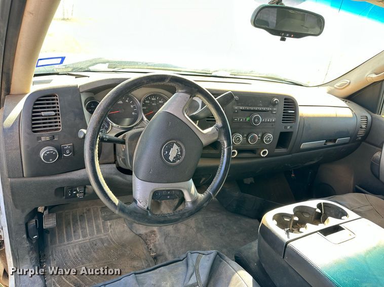 image for item KX9735 2010 Chevrolet Silverado 2500HD  Ext. Cab pickup truck