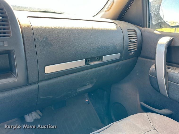 image for item KX9735 2010 Chevrolet Silverado 2500HD  Ext. Cab pickup truck