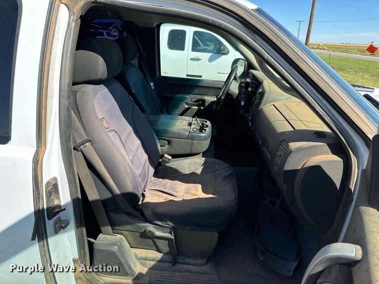 image for item KX9735 2010 Chevrolet Silverado 2500HD  Ext. Cab pickup truck