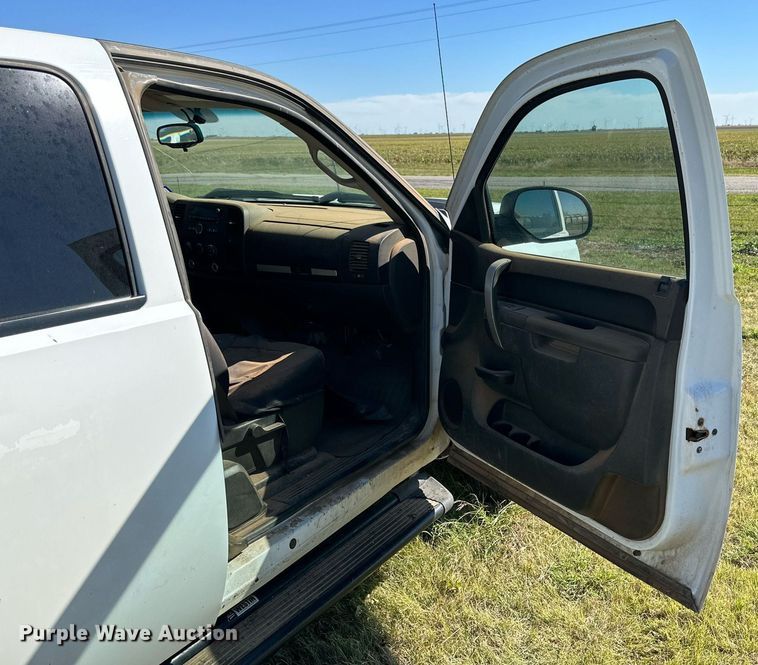 image for item KX9735 2010 Chevrolet Silverado 2500HD  Ext. Cab pickup truck