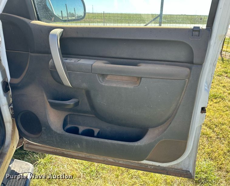 image for item KX9735 2010 Chevrolet Silverado 2500HD  Ext. Cab pickup truck