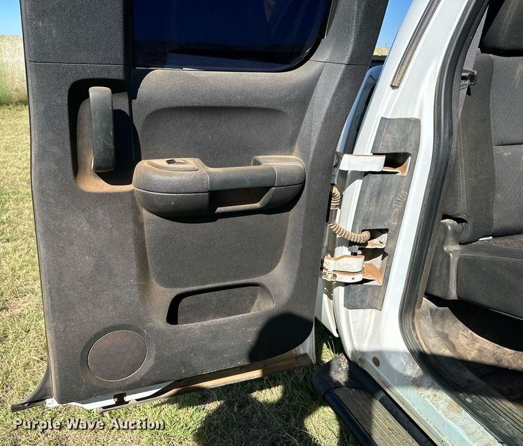 image for item KX9735 2010 Chevrolet Silverado 2500HD  Ext. Cab pickup truck