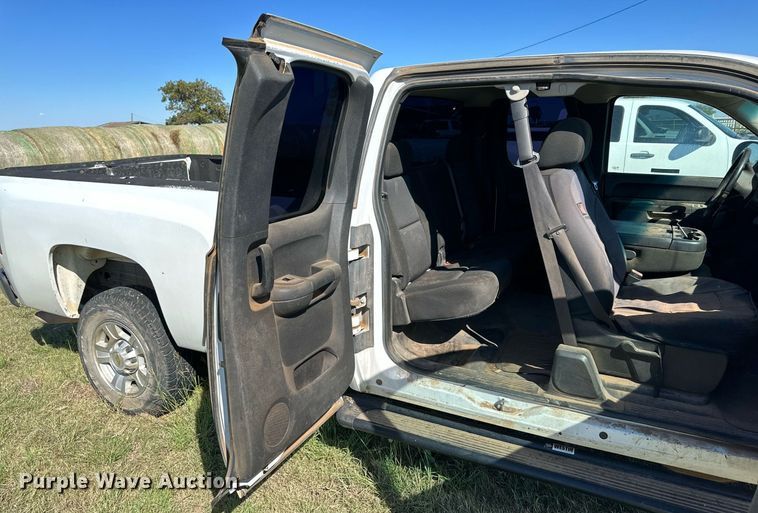 image for item KX9735 2010 Chevrolet Silverado 2500HD  Ext. Cab pickup truck