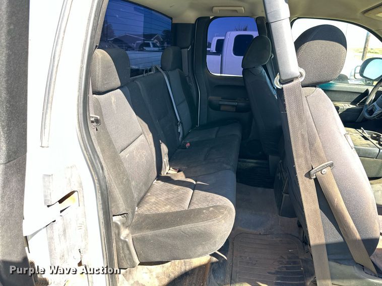 image for item KX9735 2010 Chevrolet Silverado 2500HD  Ext. Cab pickup truck