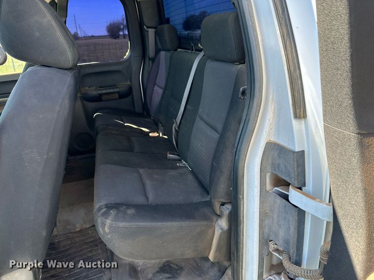 image for item KX9735 2010 Chevrolet Silverado 2500HD  Ext. Cab pickup truck